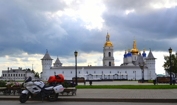 Одинокий путешественник на мотоцикле CFMOTO добрался до Сибирского региона