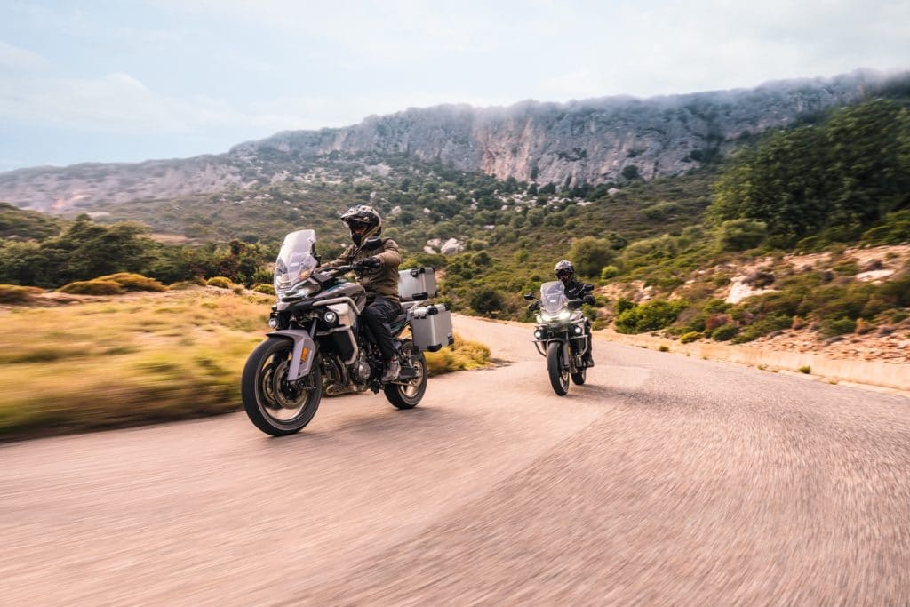 CFMOTO выпустила два новых мотоцикла – 800MT (ABS) и 700CLX Heritage (ABS)