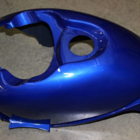 Облицовка бензобака верхняя задняя (синий металлик)